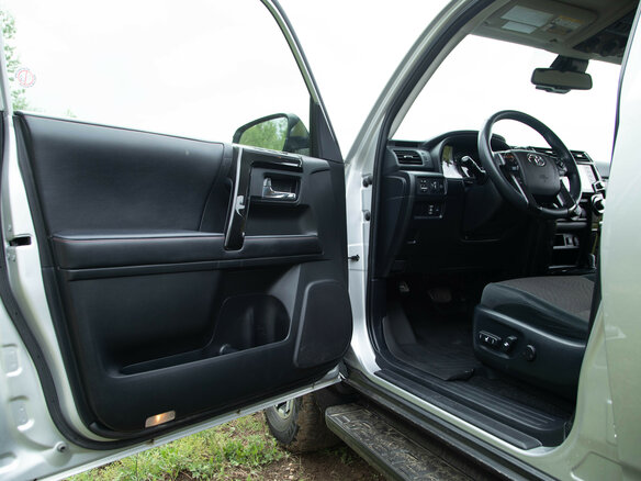 2022 Toyota 4Runner V Рестайлинг, серебристый, 8590000 рублей - вид 18