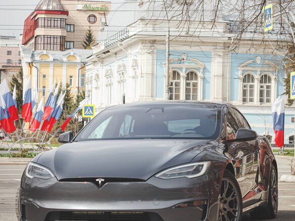 2021 Tesla Model S Plaid I Рестайлинг 2, серый, 7999000 рублей - вид 7