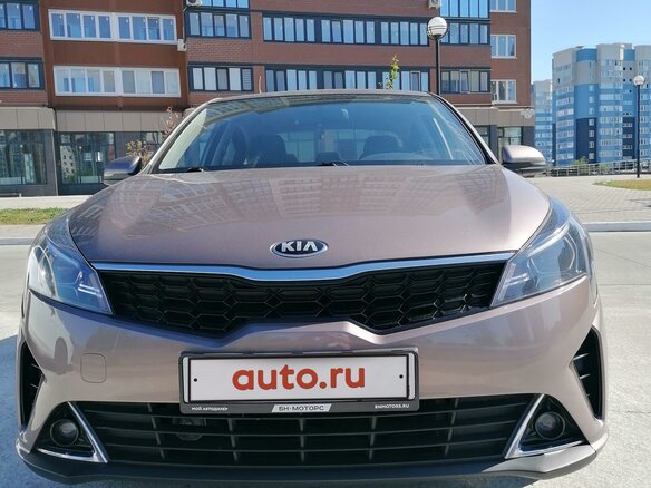 2021 Kia Rio IV Рестайлинг, коричневый, 1707000 рублей
