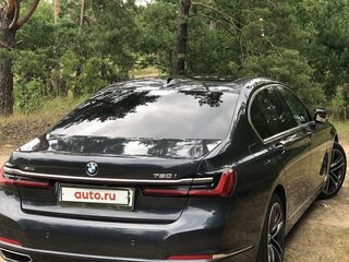 2020 BMW 7 серии Long 750Li xDrive VI (G11/G12) Рестайлинг, серый, 4350000 рублей, вид 3