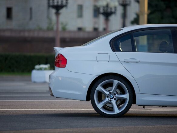 2011 BMW 3 серии 325i V (E90/E91/E92/E93) Рестайлинг, белый - вид 5