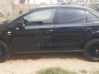 2013 Volkswagen Polo V, чёрный, 1000000 рублей, вид 4