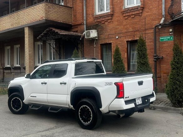 2024 Toyota Tacoma IV, белый, 8550000 рублей - вид 8