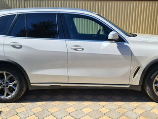 2018 BMW X5 40i IV (G05/G18), белый, 6400000 рублей, вид 3