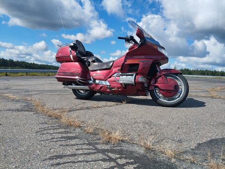 1990 Honda GL 1500 Gold Wing, красный, 550000 рублей, вид 2