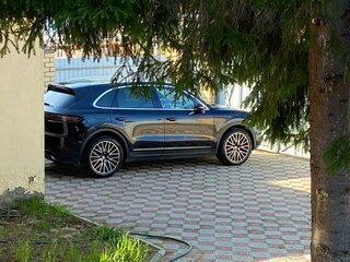2019 Porsche Cayenne III, чёрный, 6900000 рублей, вид 1