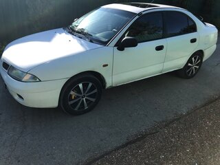 1995 Mitsubishi Carisma I, белый, 220000 рублей, вид 3