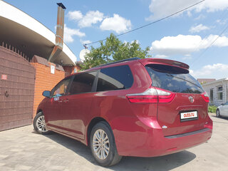 2016 Toyota Sienna III Рестайлинг, пурпурный, 3500000 рублей, вид 4