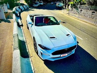 2018 Ford Mustang VI Рестайлинг, белый, 2649000 рублей, вид 4