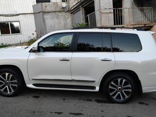 2019 Toyota Land Cruiser 200 Series Рестайлинг 2, белый, 12000000 рублей, вид 1