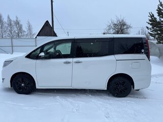 2018 Toyota Esquire I Рестайлинг, белый, 2850000 рублей, вид 3