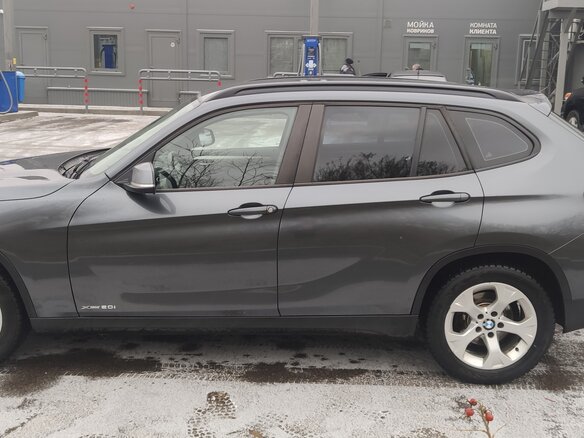 2013 BMW X1 20i I (E84) Рестайлинг, серый, 1350000 рублей - вид 2