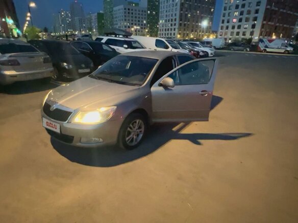 2012 Skoda Octavia II (A5) Рестайлинг, бежевый, 880000 рублей - вид 1
