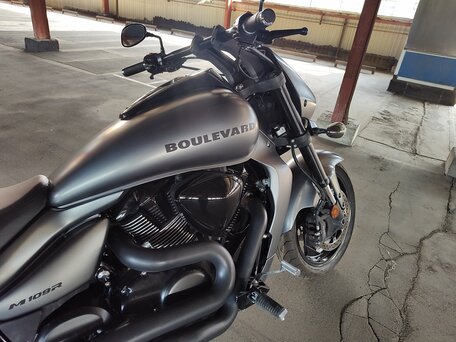 2022 Suzuki Boulevard M109R, серый, 1999000 рублей, вид 4