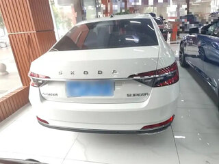 2023 Skoda Superb III Рестайлинг, белый, 2400000 рублей, вид 5