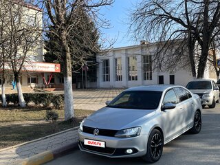 2013 Volkswagen Jetta VI, серебристый, 990000 рублей, вид 2