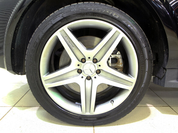 2010 Mercedes-Benz M-Класс 500 II (W164) Рестайлинг, чёрный - вид 11
