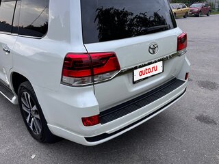 2018 Toyota Land Cruiser 200 Series Рестайлинг 2, белый, 8099000 рублей, вид 2