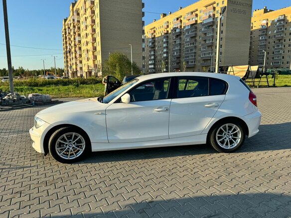 2010 BMW 1 серии 116i I (E81/E82/E87/E88) Рестайлинг, белый, 1150000 рублей - вид 8