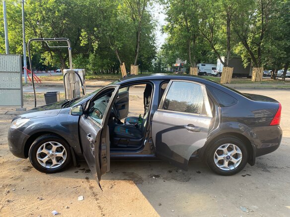 2009 Ford Focus II Рестайлинг, серый - вид 2