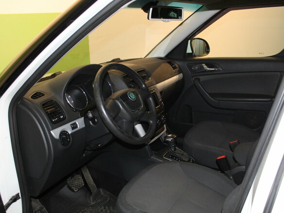 2010 Skoda Yeti I, белый - вид 12