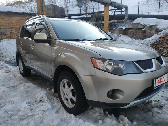 2007 Mitsubishi Outlander II, бежевый - вид 2