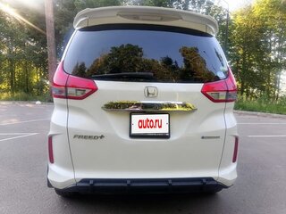 2017 Honda Freed+ II, белый, 1650000 рублей, вид 5