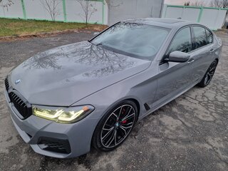 2021 BMW 5 серии M550i xDrive VII (G30/G31/G38) Рестайлинг, серый, 6620000 рублей, вид 1