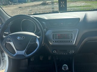 2016 Kia Rio III Рестайлинг, белый, 1150000 рублей, вид 5