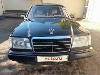 1993 Mercedes-Benz E-Класс 220 I (W124), чёрный, 450000 рублей, вид 2