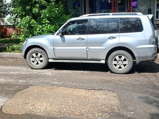 2008 Mitsubishi Pajero IV, серый, 1790000 рублей, вид 3