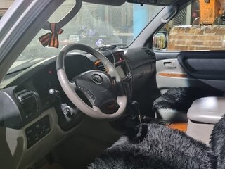2005 Toyota Land Cruiser 100 Series Рестайлинг 2, серебристый, 3000000 рублей, вид 3