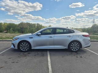 2019 Kia Optima IV Рестайлинг, серебристый, 1660000 рублей, вид 3