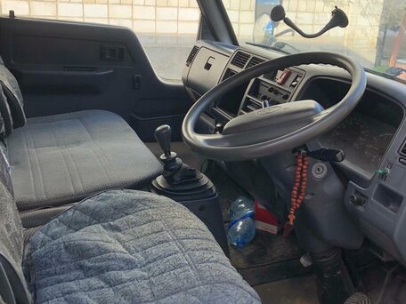 1997 Toyota Toyoace, белый, 1070000 рублей, вид 3