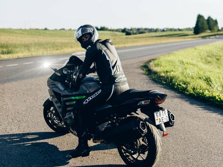 2013 Kawasaki ZX-14R, серый, 750000 рублей, вид 3