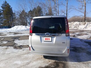 2014 Toyota Noah III (R80), серебристый, 1800000 рублей, вид 3