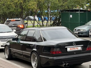 1993 Mercedes-Benz E-Класс 320 I (W124), чёрный, 1580000 рублей, вид 3