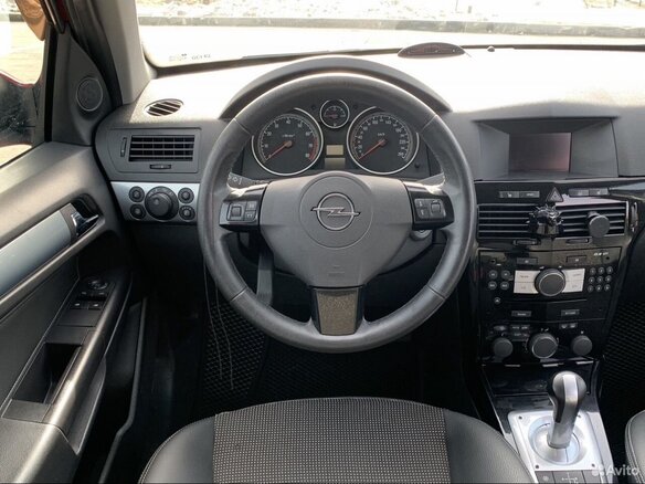 2008 Opel Astra H Рестайлинг, красный, 490000 рублей - вид 3