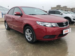 2010 Kia Cerato 5-speed II, красный, 725000 рублей, вид 4