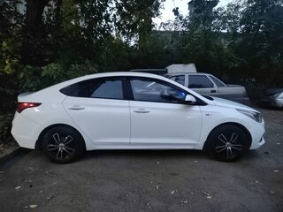 2020 Hyundai Solaris II, белый, 900000 рублей, вид 4