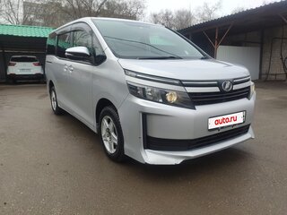 2015 Toyota Voxy III (R80), серебристый, 2000000 рублей, вид 1