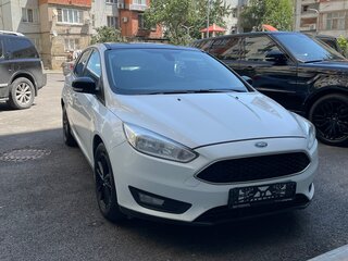 2017 Ford Focus III Рестайлинг, белый, 1100000 рублей, вид 1