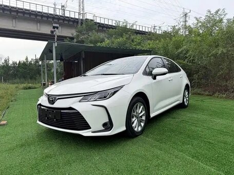 2022 Toyota Corolla XII (E210), белый, 1800000 рублей, вид 2