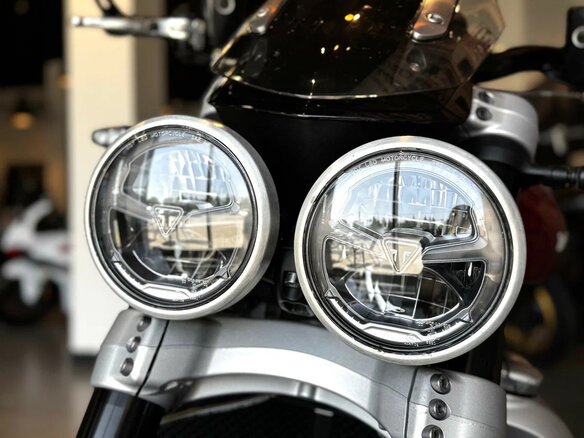 2023 Triumph Rocket 3, чёрный, 2850000 рублей - вид 9