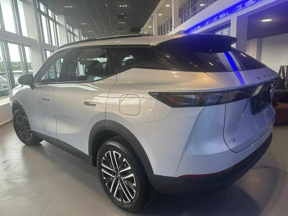 2026 Omoda C7, серебристый, 3099000 рублей - вид 6