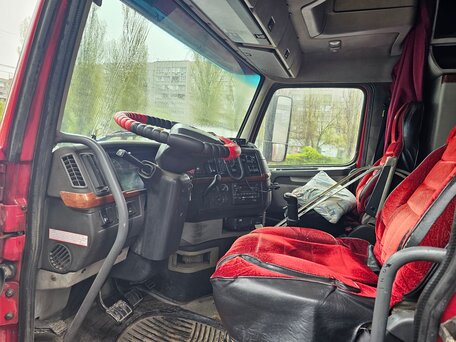 2003 Volvo VNL, красный, 1800000 рублей, вид 4