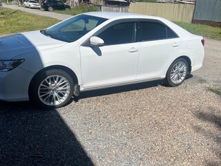 2013 Toyota Camry VII (XV50), белый, 1780000 рублей, вид 2