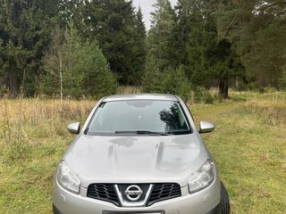 2013 Nissan Qashqai I Рестайлинг, серебристый, 890000 рублей, вид 2