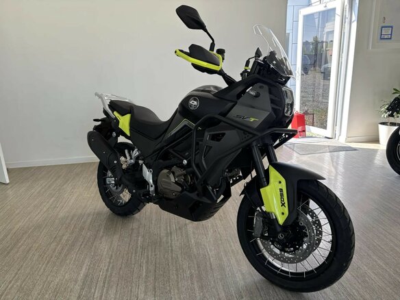 2026 QJMotor SVT 650 X, зелёный, 729000 рублей