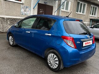 2011 Toyota Vitz III (XP130), синий, 700000 рублей, вид 3